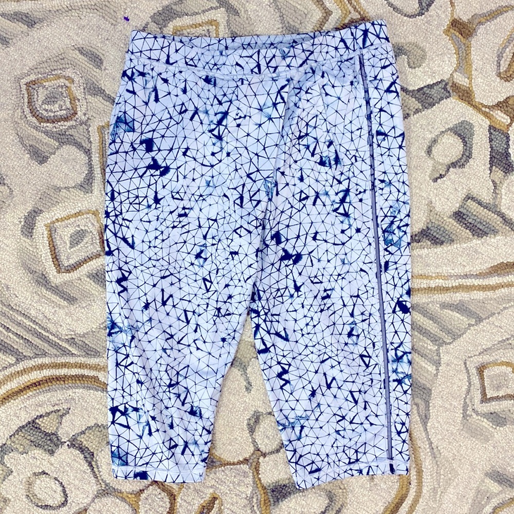 💕LuluLemon blue yoga capris sz 7/8 : 29 💕